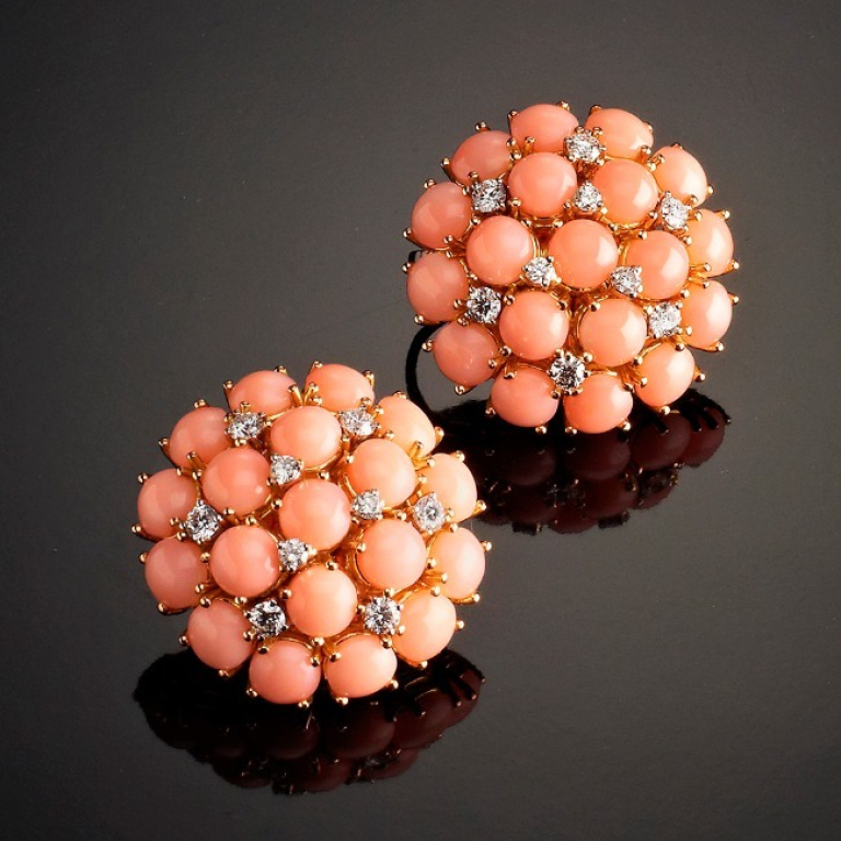 Ischia, Orecchini con pietre dure e diamanti